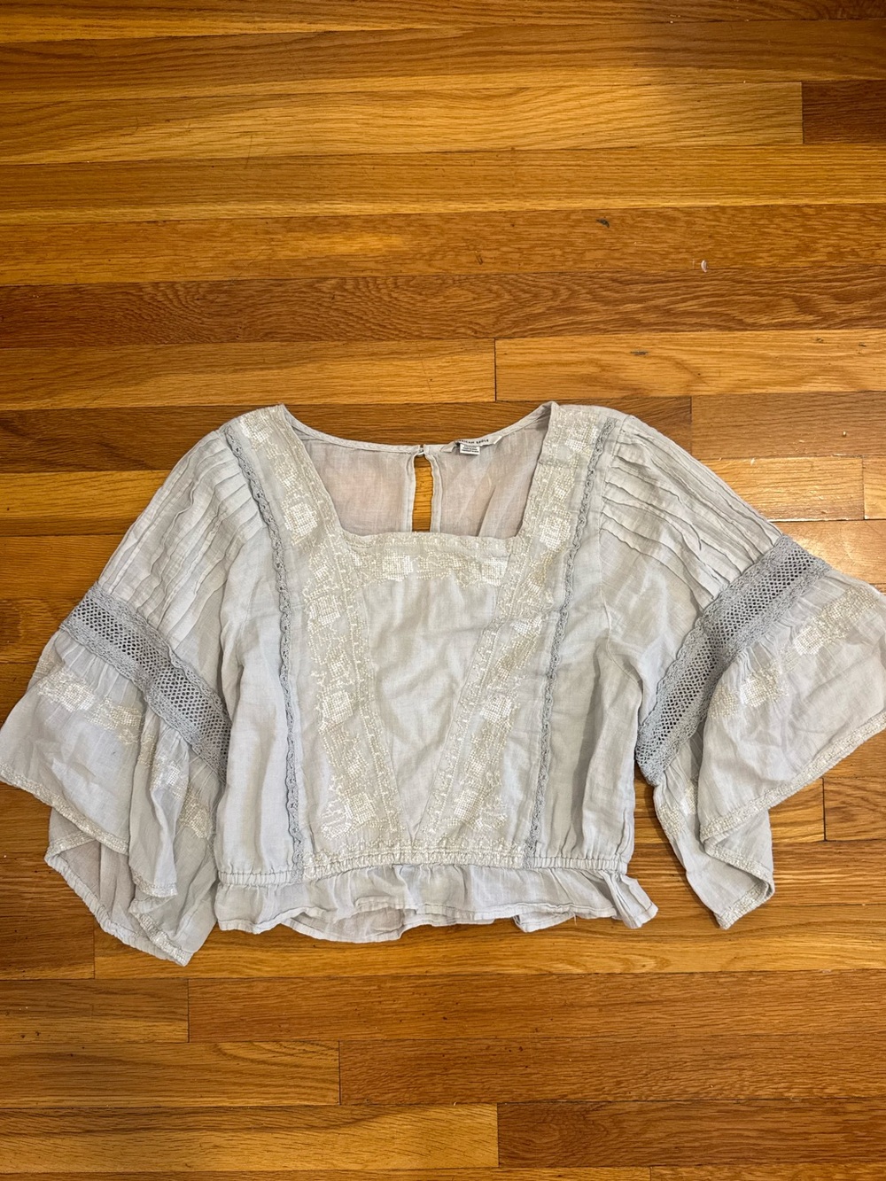 American Eagle Light Gray Embroidered Boho Peasant Top - Women's